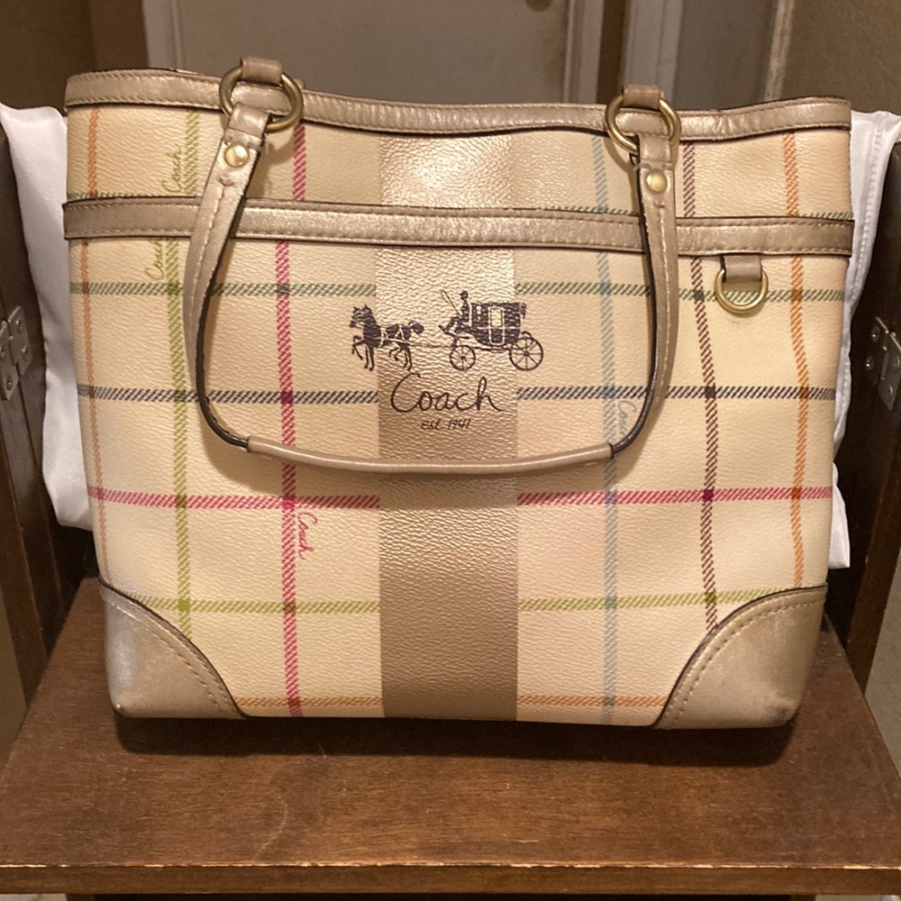 Real Coach bag used a couple time. In great shape it’s like brand new.